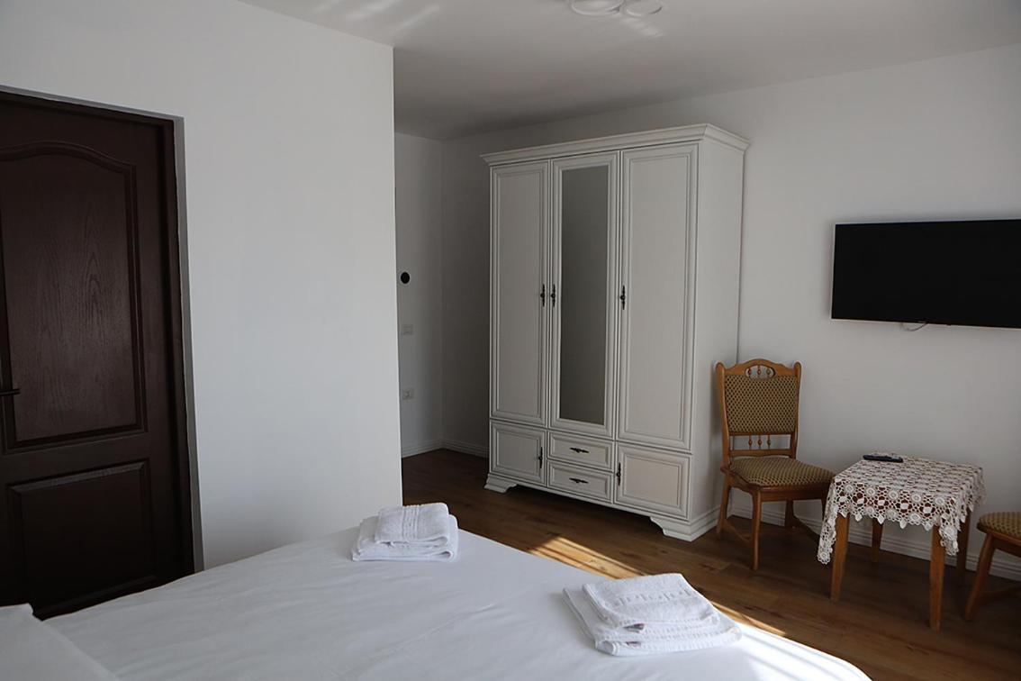 Casa Carmen Otel Poienile Izei Dış mekan fotoğraf